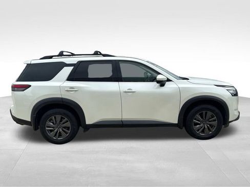 Used 2023 Nissan Pathfinder SV FWD image 11