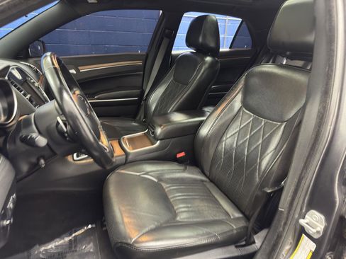 Used 2017 Chrysler 300 C Platinum w/ Safetytec Group II image 17