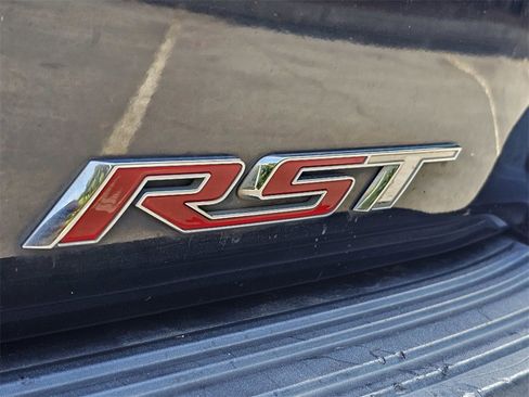 Used 2022 Chevrolet Suburban RST w/ Luxury Package image 11