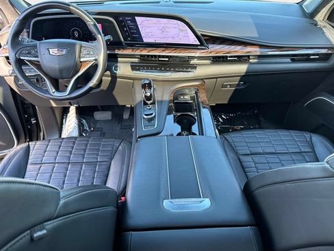 Certified 2023 Cadillac Escalade Premium Luxury Platinum AWD/4WD image 18