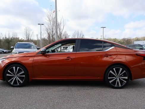 Used 2021 Nissan Altima 2.5 SR w/ SR Premium Package image 4