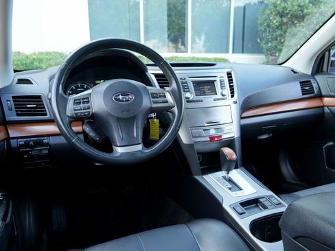 Used 2014 Subaru Outback 2.5i Limited w/ Moonroof Package AWD/4WD image 5