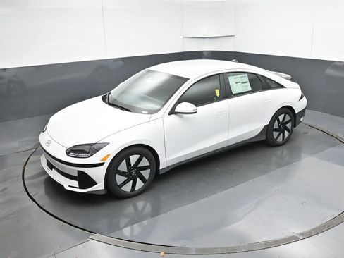 New 2025 Hyundai Ioniq 6 SE image 45