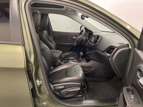 Used 2019 Jeep Cherokee Trailhawk w/ Comfort/Convenience Group AWD/4WD image 27