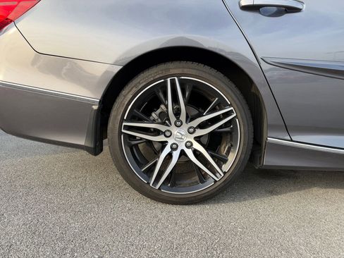 Used 2021 Honda Accord Touring image 9