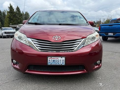 Used 2012 Toyota Sienna FWD image 2