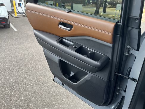 Certified 2024 Nissan Pathfinder Platinum image 33