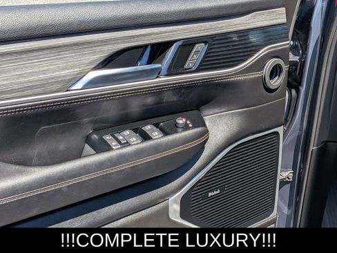 Used 2023 Jeep Wagoneer Series III w/ Premium Group I AWD/4WD image 18