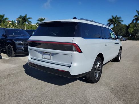 New 2025 Lincoln Navigator L Reserve image 4