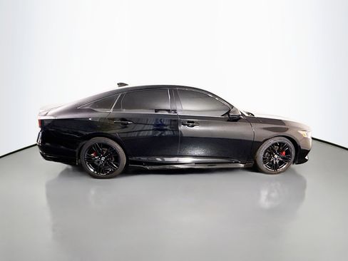 Used 2021 Honda Accord Touring image 11