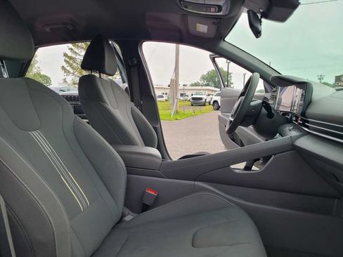 Used 2024 Hyundai Elantra SEL FWD image 18