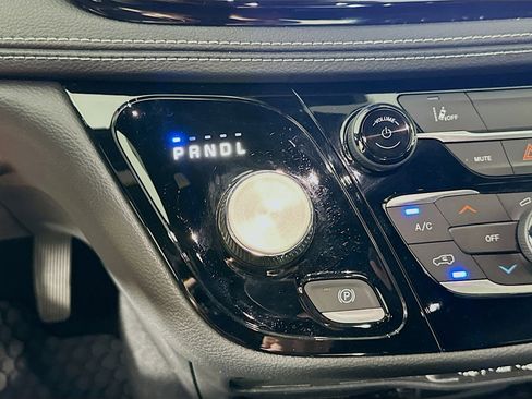 Used 2022 Chrysler Pacifica Touring-L w/ S Appearance Package image 24