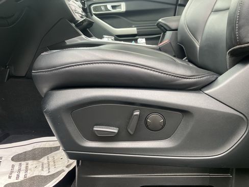 Used 2022 Ford Explorer XLT w/ Equipment Group 202A image 21