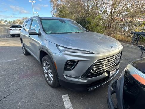 Used 2025 Buick Enclave Preferred image 2