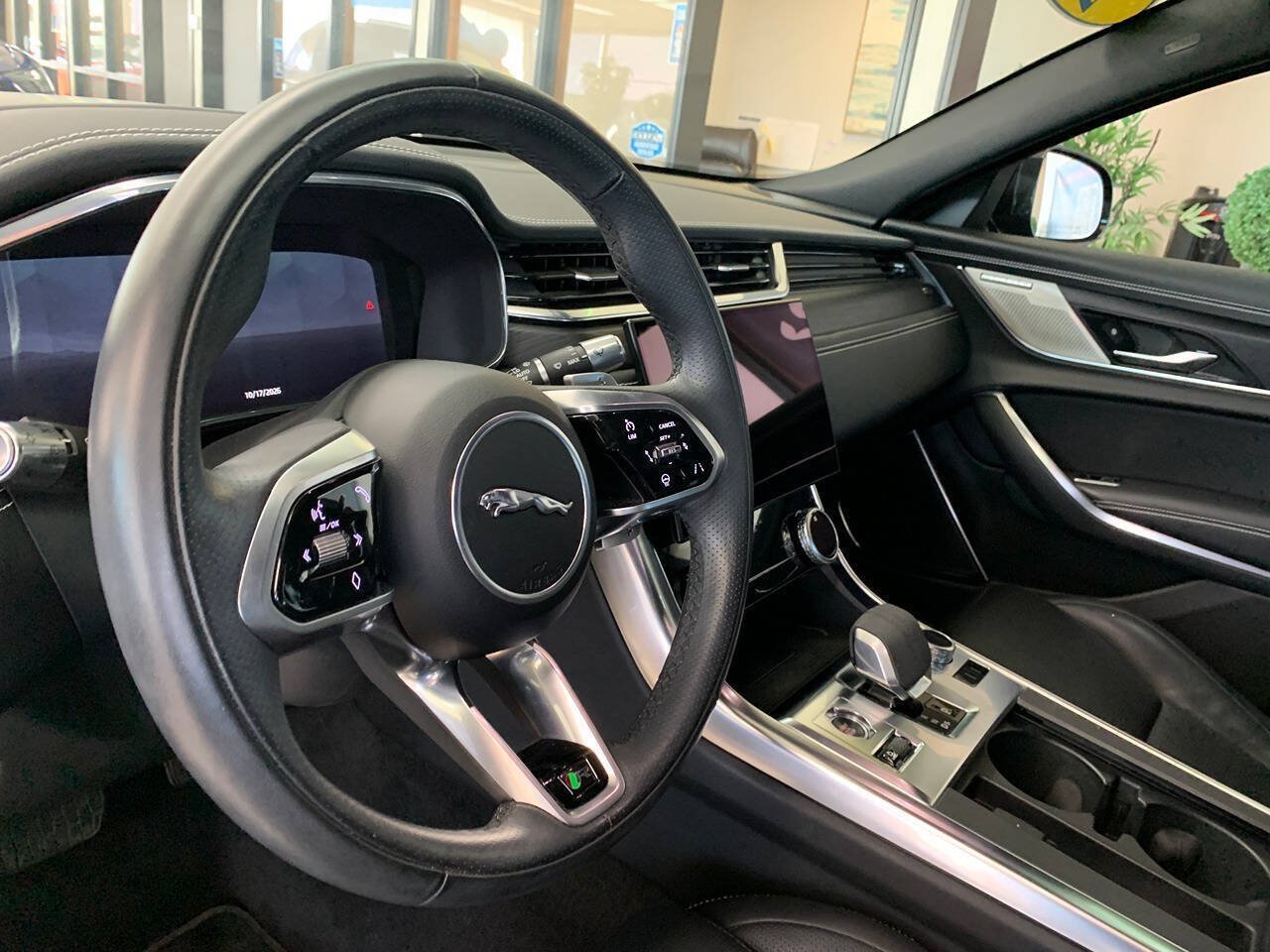 Used 2021 Jaguar XF R-Dynamic SE AWD/4WD image 10