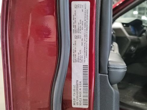 Used 2024 Jeep Grand Cherokee L Limited AWD/4WD image 37