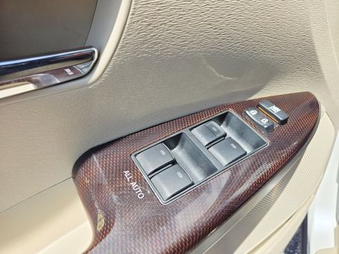 Used 2011 Toyota Venza FWD image 31