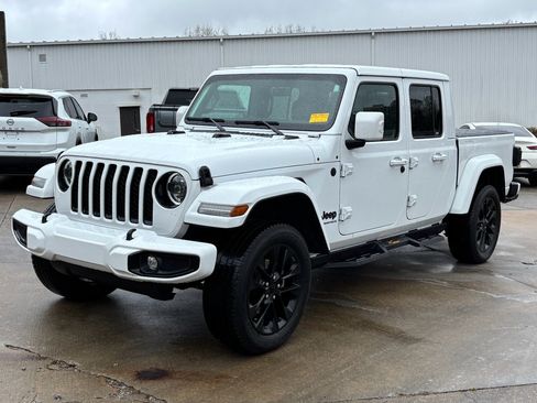 Used 2023 Jeep Gladiator Overland image 3