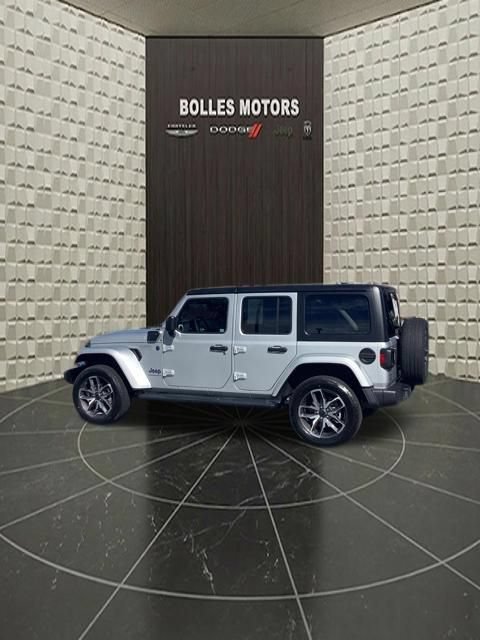 Certified 2024 Jeep Wrangler Unlimited w/ Convenience Group AWD/4WD image 13
