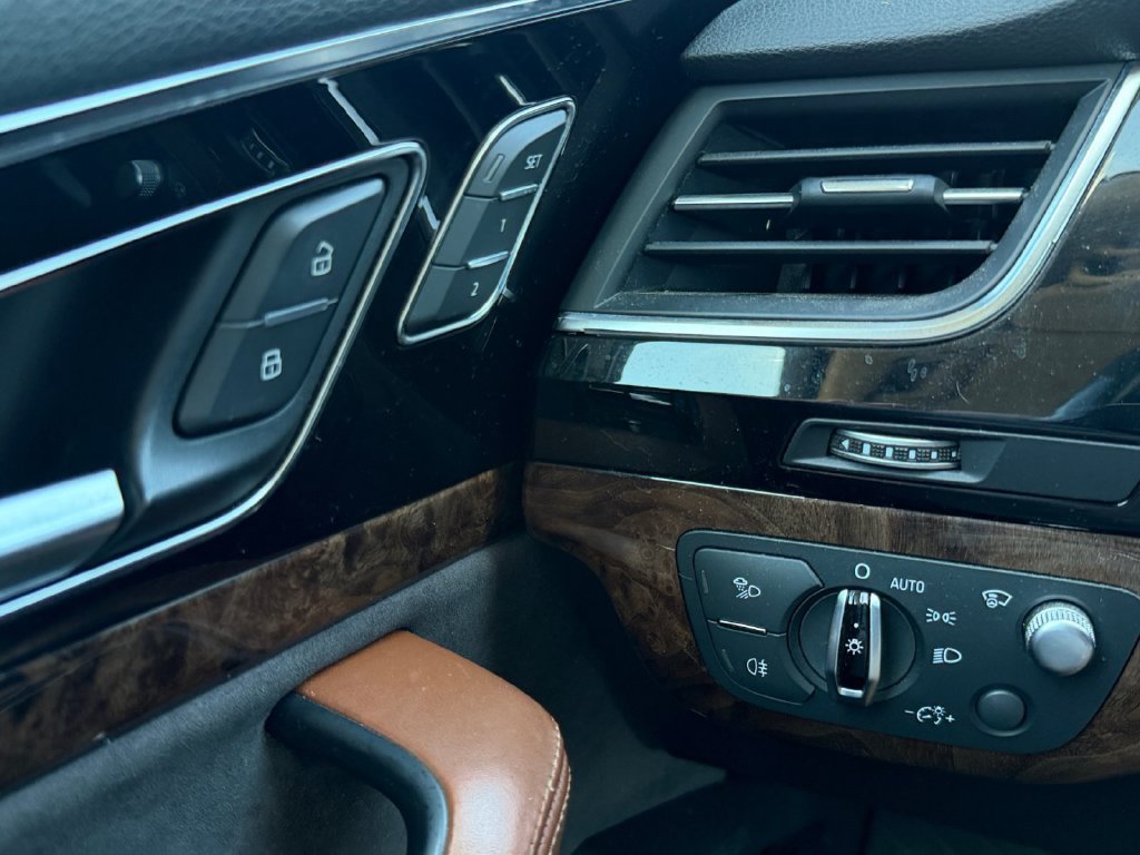 Used 2018 Audi Q7 3.0T Prestige AWD/4WD image 25