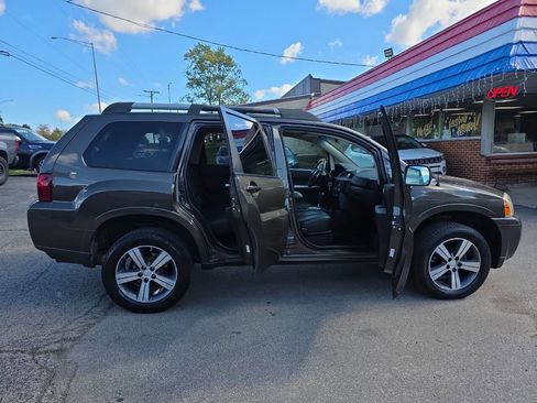 Used 2010 Mitsubishi Endeavor SE image 28