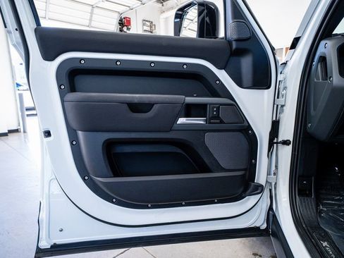 Used 2023 Land Rover Defender 110 X-Dynamic SE image 29