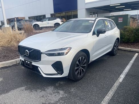 Certified 2025 Volvo XC60 B5 Plus image 3