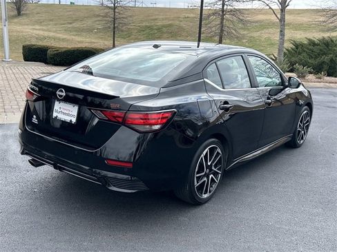 Used 2025 Nissan Sentra SR w/ SR Premium Package image 4