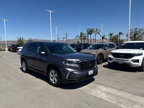 Used 2024 Honda Pilot LX image 2