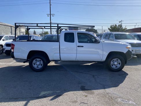 Used 2017 Toyota Tacoma SR RWD image 8