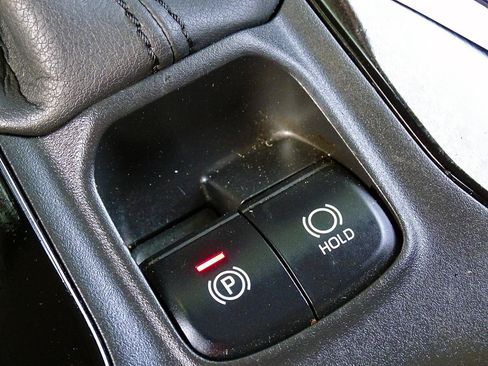 Used 2021 Toyota Corolla LE w/ Carpet Mat Package (TMS) FWD image 33