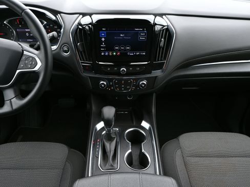 Used 2023 Chevrolet Traverse LT image 8