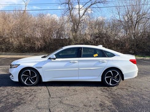Used 2018 Honda Accord Sport image 2