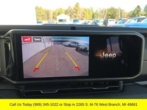 Used 2025 Jeep Wrangler Unlimited Sahara image 38