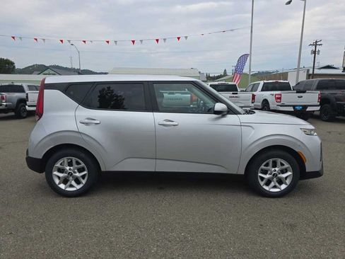 Used 2021 Kia Soul S FWD image 6