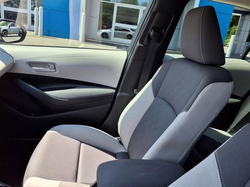 Used 2025 Toyota Corolla LE image 27