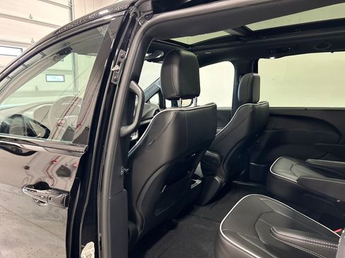 New 2026 Chrysler Pacifica Limited w/ S Appearance Package image 31