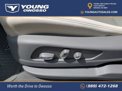 Certified 2025 Cadillac XT6 Premium Luxury w/ LPO, Floor Liner Package AWD/4WD image 9