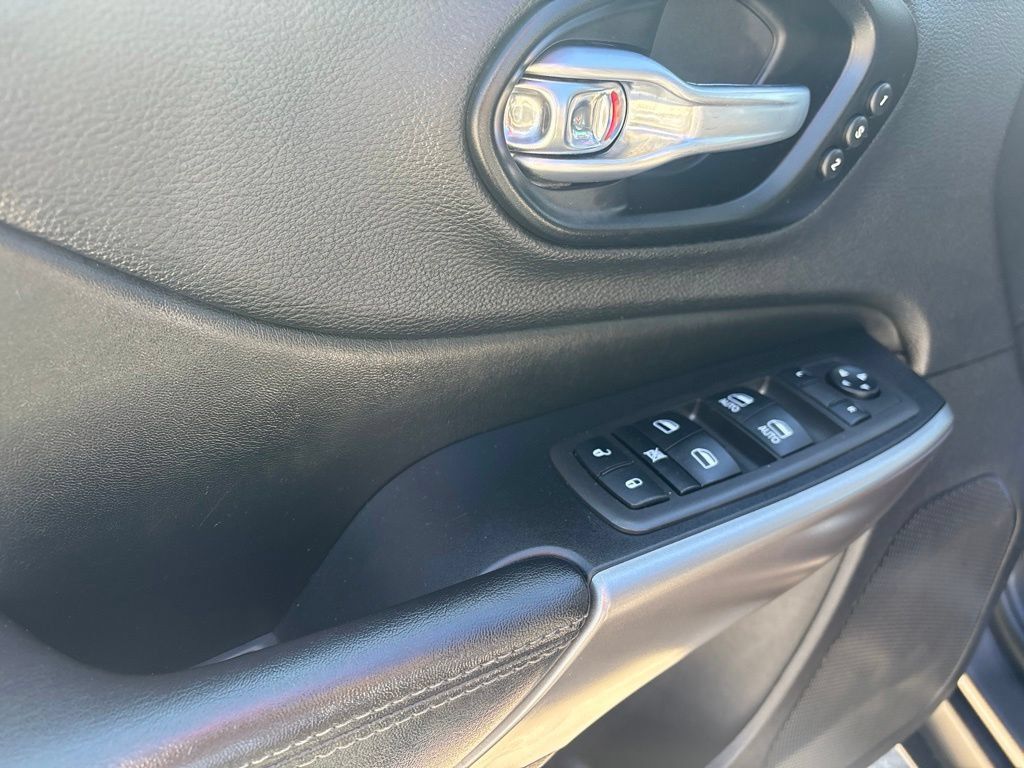 Used 2021 Jeep Cherokee Limited AWD/4WD image 14