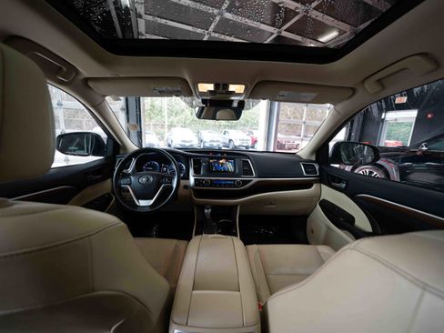 Used 2018 Toyota Highlander Limited Platinum w/ Protection Package #3 image 19