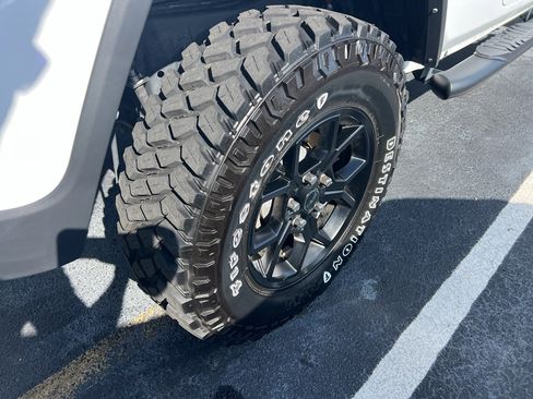 Certified 2024 Jeep Gladiator Sport image 19