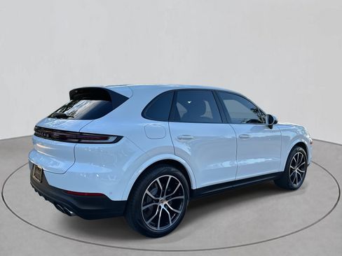 Used 2024 Porsche Cayenne image 5