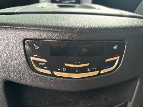 Used 2019 Cadillac Escalade ESV 2WD image 17