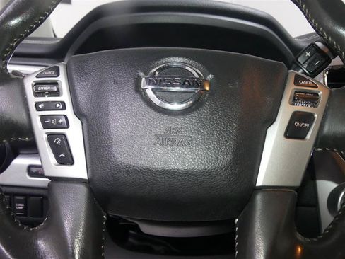 Used 2018 Nissan Titan PRO-4X AWD/4WD image 31