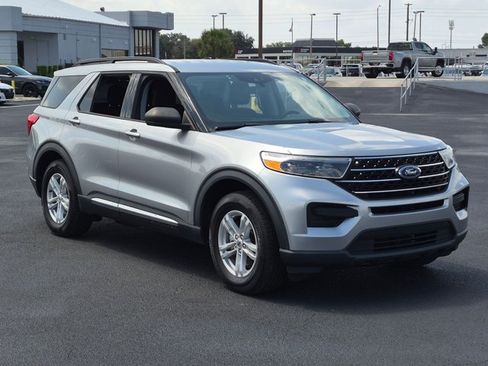 Used 2021 Ford Explorer XLT RWD image 3