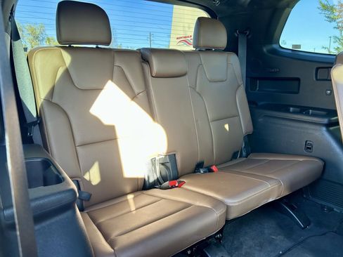 Used 2022 Kia Telluride SX w/ SX Prestige Package image 17