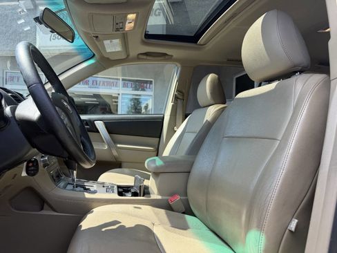 Used 2010 Toyota Highlander SE image 19