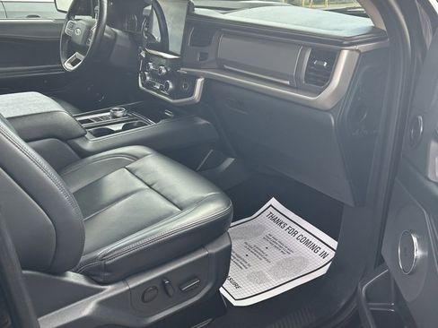 Used 2024 Ford Expedition Max XLT image 8