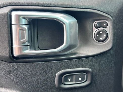 Used 2018 Jeep Wrangler Unlimited Sport S AWD/4WD image 21