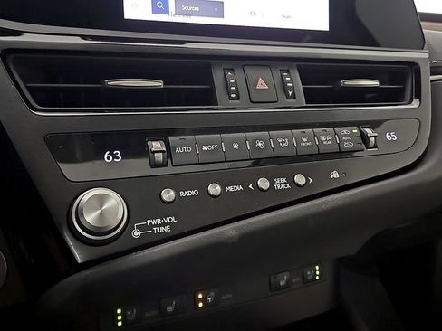 Used 2025 Lexus ES 350 w/ Premium Package image 17
